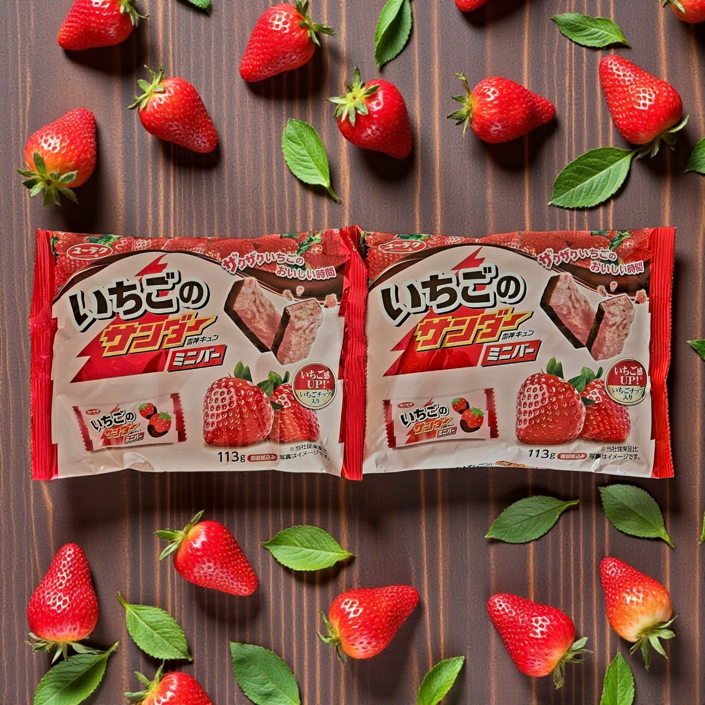Yuraku Ichigo Thunder Mini Bar- Mini Chocolate Bar, Strawberry Flavor, 3.9 oz / 113g