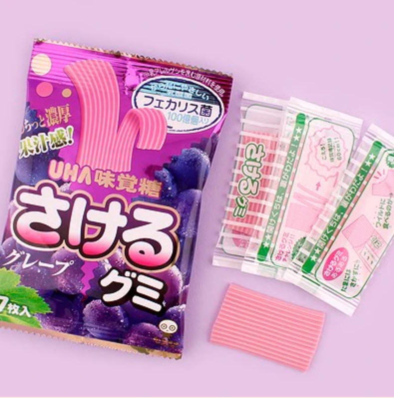 UHA Mikakuto Japanese Sakeru Grape Gummy Candy 7 Pieces 32.9g - Pack of Four (4)