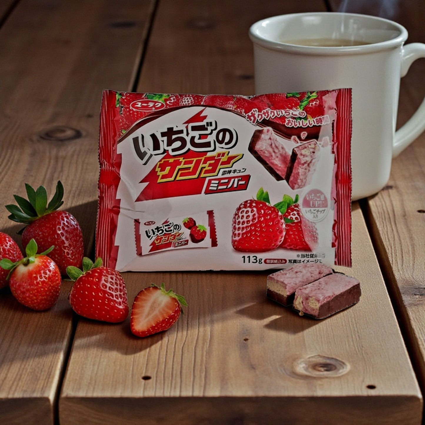 Yuraku Ichigo Thunder Mini Bar- Mini Chocolate Bar, Strawberry Flavor, 3.9 oz / 113g