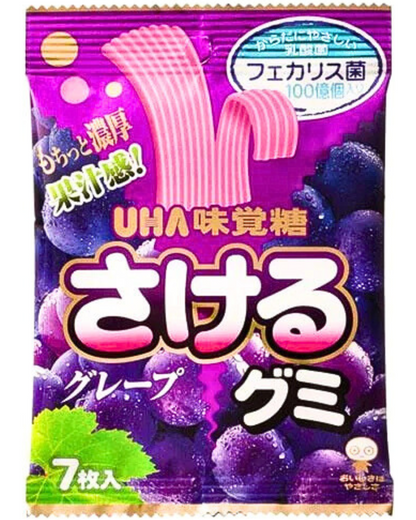 UHA Mikakuto Japanese Sakeru Grape Gummy Candy 7 Pieces 32.9g - Pack of Four (4)